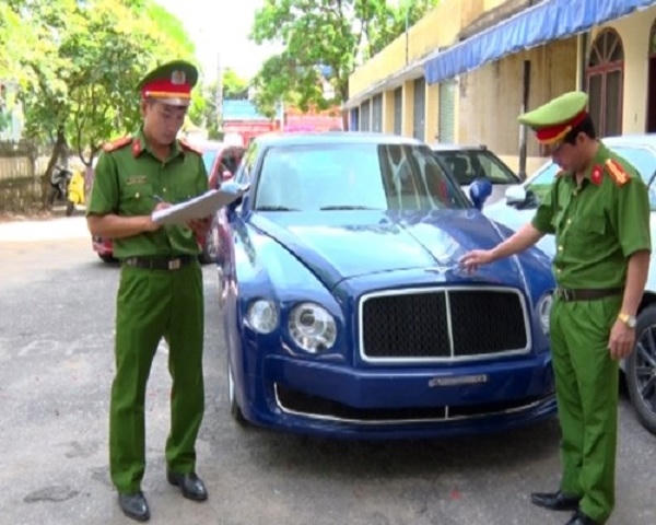 Chiếc xe Bentley này không có trong hệ thống quản lý của Cục Đăng kiểm Việt Nam.