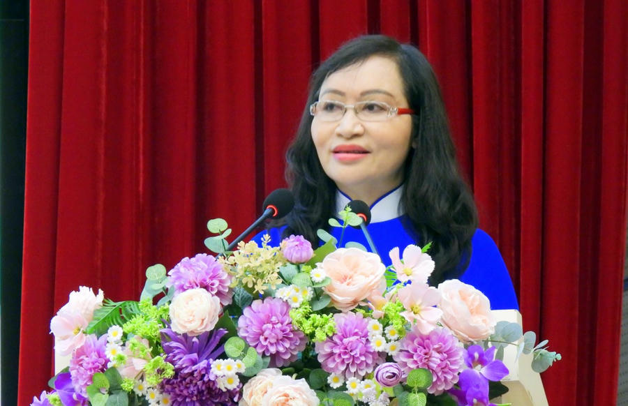 TS. Đặng Thị Ngọc Lan – Phó Hiệu trưởng Trường Đại học Cửu Long phát biểu tại buổi lễ