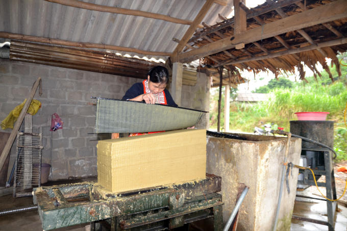 Nghề truyền thống giấy Bản đã được người Dao ở thôn Thanh Sơn lưu giữ hàng trăm năm.