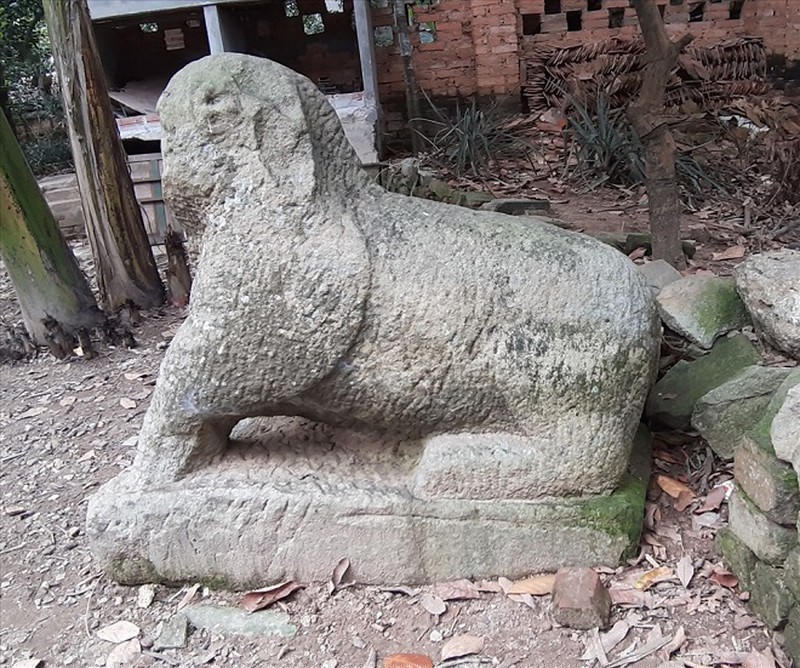 Trâu đá chùa Kim Ngưu ở thôn Cổ Miếu, núi Tiên Du.