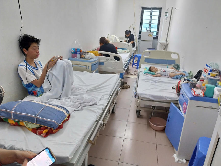Phòng cách ly nhỏ hẹp. Ảnh: Linh Đan