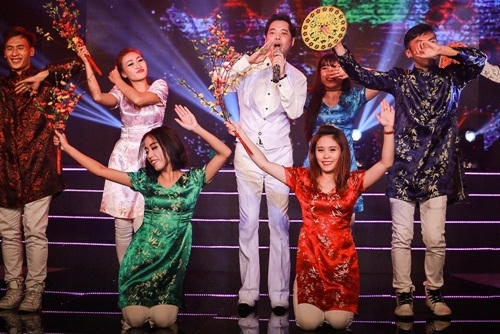 Ngọc Sơn, Đ&agrave;m Vĩnh Hưng nhảy tưng bừng trong đ&ecirc;m nhạc mừng năm mới