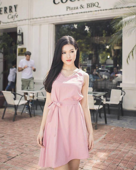 Em út trong gia đình là Ngọc Diễm, vẻ đẹp của cô có lẽ là phù hợp nhất với tuổi teen, tươi trẻ, làn da trắng, khuôn mặt tròn khá giống chị gái Huyền Baby khiến cô luôn được nhiều người theo dõi.