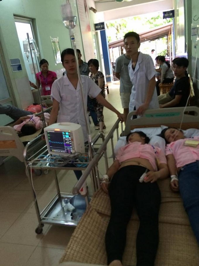 Công nhân của công ty may Unico Hàn Quốc nhập viện vì ngộ độc thực phẩm.