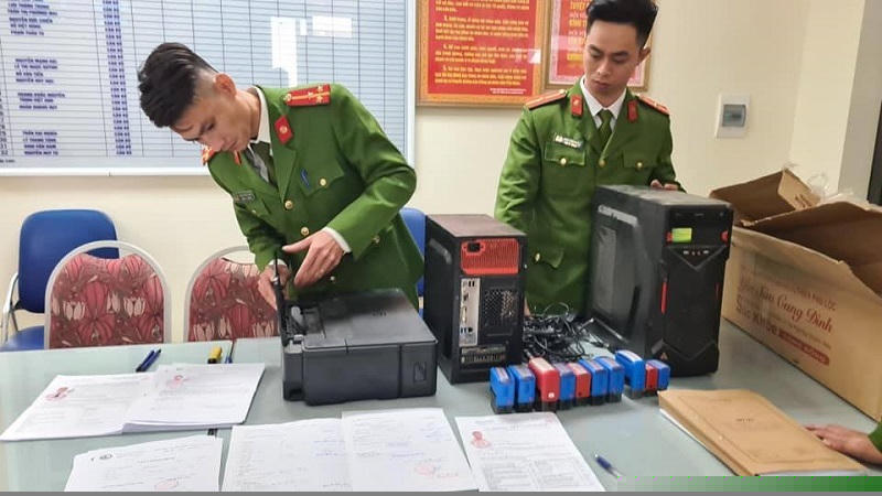 Lực lượng chức năng tiến hành kiểm tra