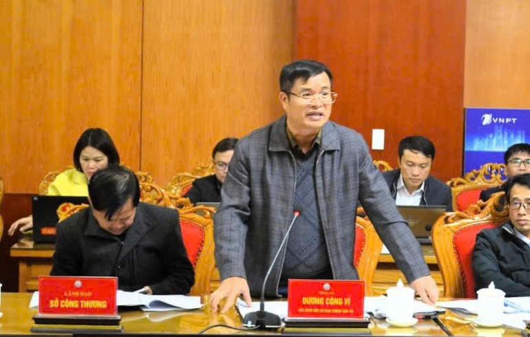 Các đại biểu thảo luận về phương án sắp xếp hợp nhất, chấm dứt hoạt động của một số sở, ngành.