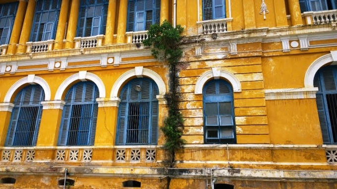 Cận cảnh sự xuống cấp của trụ sở t&ograve;a &aacute;n 130 tuổi ở S&agrave;i G&ograve;n