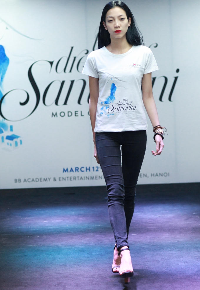 Nghề mẫu: Đằng sau những sải bước trên sàn catwalk
