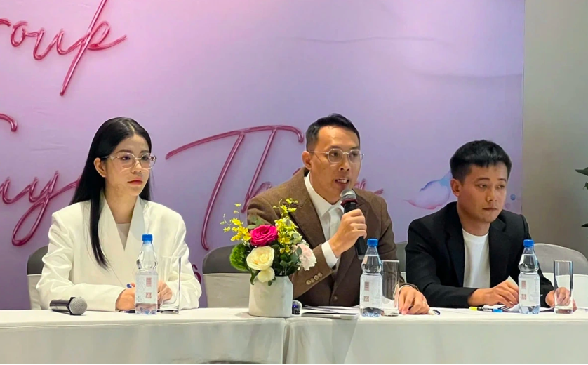 Công ty Cổ phần Tập đoàn Chị Em Rọt cùng Quang Linh, Hằng du mục tổ chức gặp mặt báo chí khi chưa được cơ quan chức năng cấp phép.