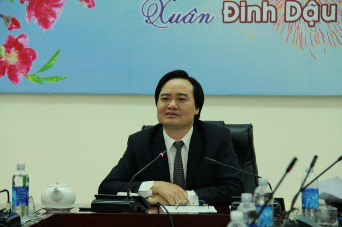 Bộ trưởng Phùng Xuân Nhạ trong buổi làm việc với các trường ĐH sư phạm về việc xây dựng chương trình để đào tạo lại các giáo viên phổ thông đưa về dạy ở bậc mầm non hôm 7/1. Ảnh: Lê Văn.