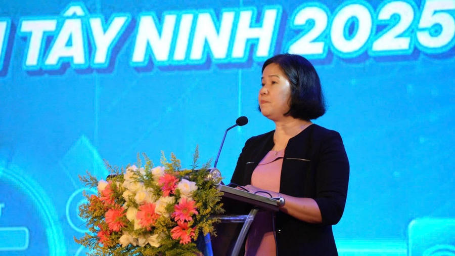 Phó Giám đốc Sở Công Thương Châu Thị Lệ phát biểu tại phiên chợ