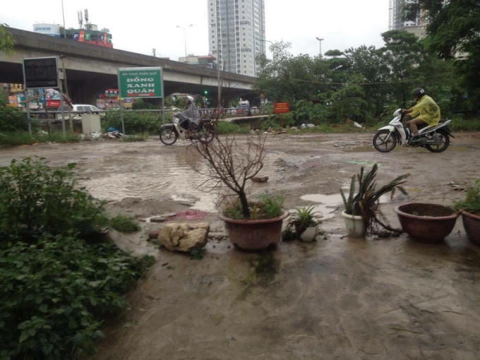 Suốt nhiều năm nhưng con đường vẫn không được tôn tạo.