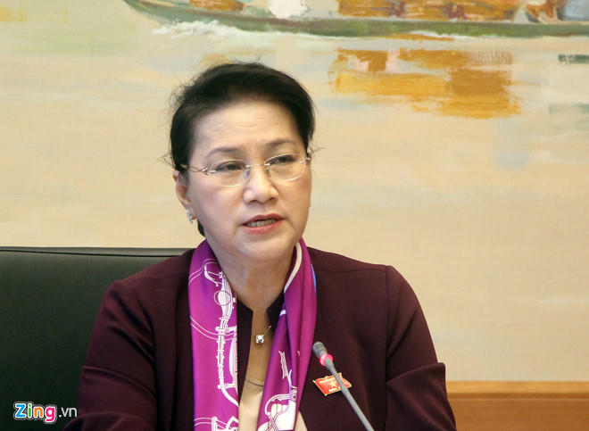Chủ tịch Quốc hội Nguyễn Thị Kim Ngân nhắc nhở các bộ, ngành về việc chuẩn bị tài liệu cho phiên họp của Ủy ban Thường vụ Quốc hội. Ảnh: Thắng Quang.