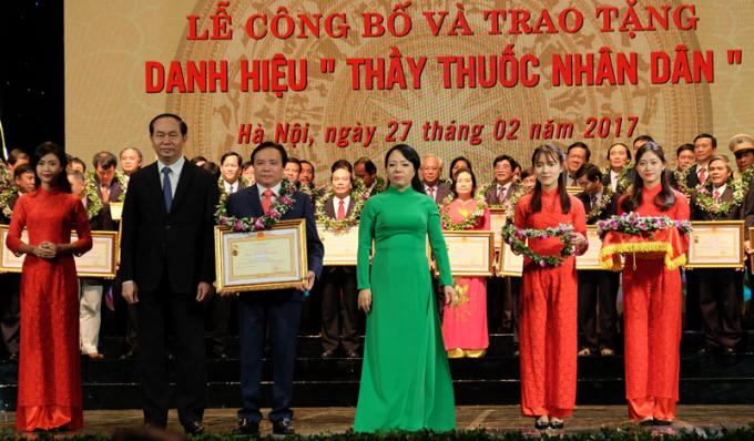 Tại buổi lễ, 134 thầy thuốc đã được trao tặng danh hiệu Thầy thuốc Nhân dân. Ảnh: Sức khỏe đời sống.