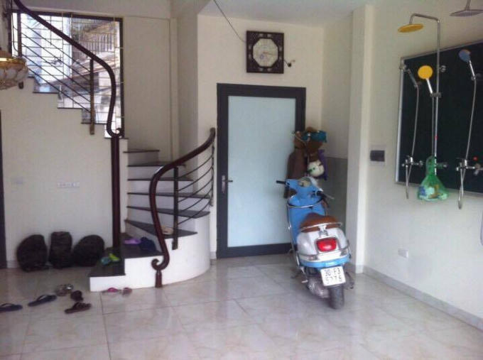 Diện tích tầng 1 bằng tầng 2, có wc riêng biệt dưới tầng 1.