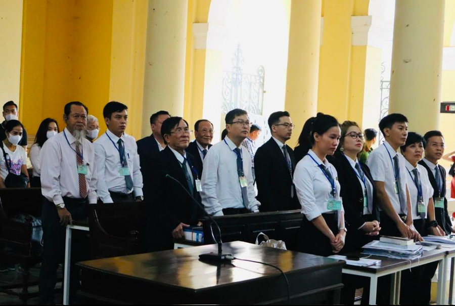 Tham dự phiên tòa có gần 30 luật sư bào chữa cho các bị cáo, trong đó 3 luật sư bào chữa cho bị cáo Lê Đức Thọ. Ảnh Nghiêm Ý