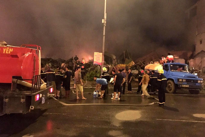 Hưng Yên: Hiện trường vụ cháy cợ Gạo trong đêm