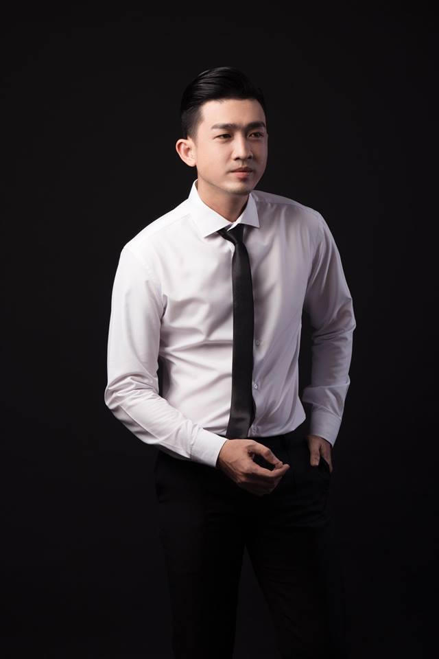 Triệu Long lịch lãm.