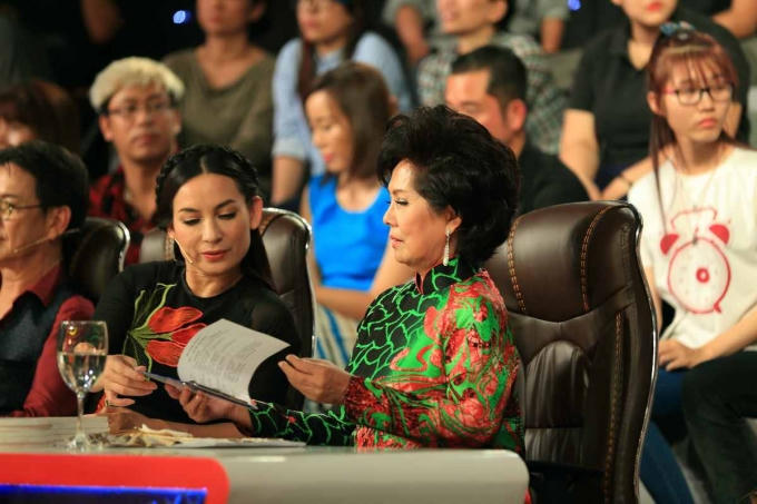 Danh ca Phương Dung và ca sĩ Phi Nhung (Ảnh: DL Duy, Lý Võ Phú Hưng)