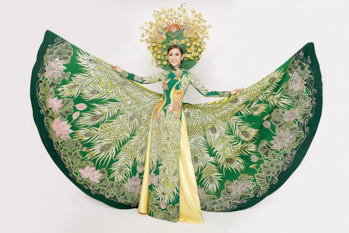 Không chỉ tự tin ở tri thức và khả năng giao tiếp, Trúc Ny còn có một sắc vóc hoàn hảo với những số đo tiệm cận số đo chuẩn. Trong các trang phục bikini và đầm dạ hội, Trúc Ny khoe vẻ đẹp khỏe khoắn lẫn hình thể đồng hồ cát đầy sức hút.