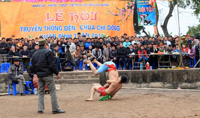Tưng bừng hội Vật Đền - Ch&ugrave;a Chi Đ&ocirc;ng