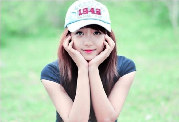 Người yêu của Phan Mạnh Quỳnh chính là "búp bê Nha Trang" Huỳnh Khánh Vy. Ảnh: internet.