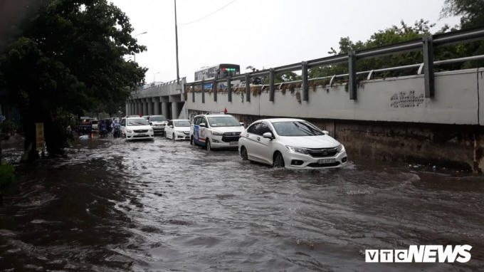 &nbsp;Đường Nguyễn Hữu Cảnh lu&ocirc;n trong t&igrave;nh trạng ngập s&acirc;u mỗi lần trời mưa lớn.