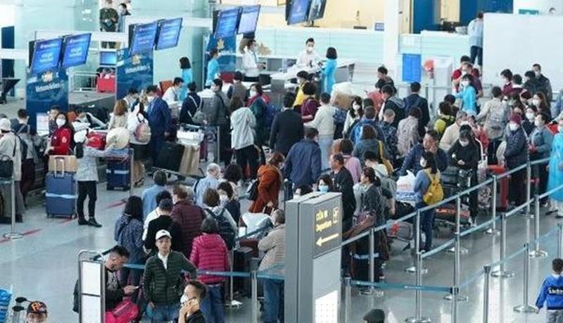 Người lao động làm việc trong ở sân bay, nhà gia có nguy cơ lây nhiễm cao.