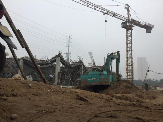 Hiện trường vụ sập giàn giáo làm 3 người chết và 3 người bị thương tại phường Đại Mỗ, quận Nam Từ Liêm, TP Hà Nội.