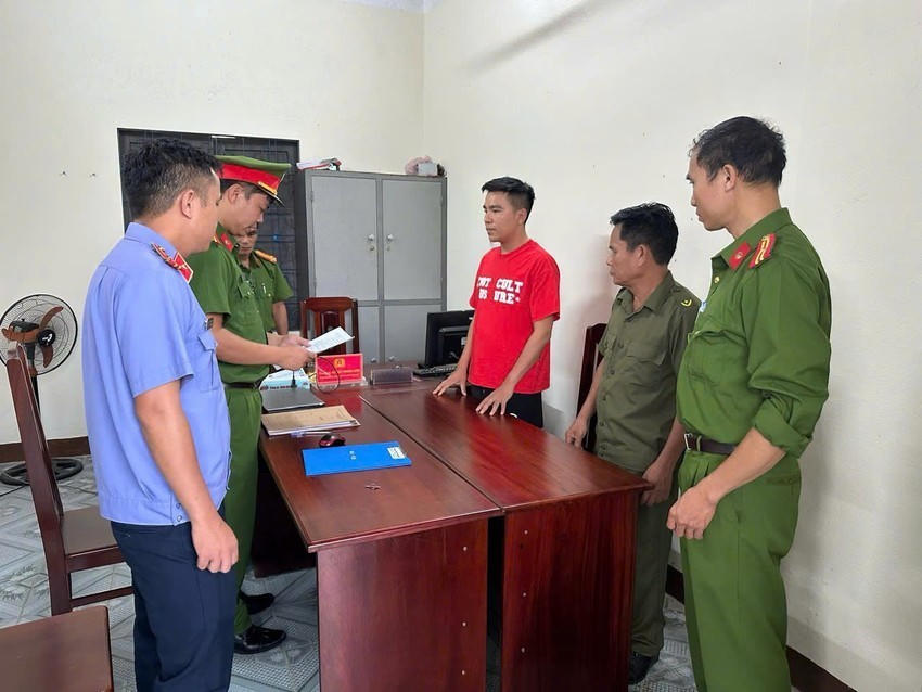 Cơ quan điều tra đọc lệnh bắt Mai Văn Dưỡng.