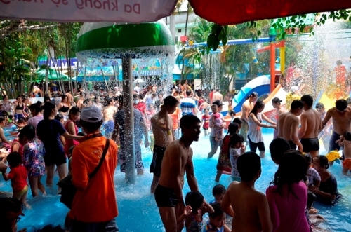 Ngày quốc khánh, nhiều công viên nước quá tải. Ảnh: Vietnanet.