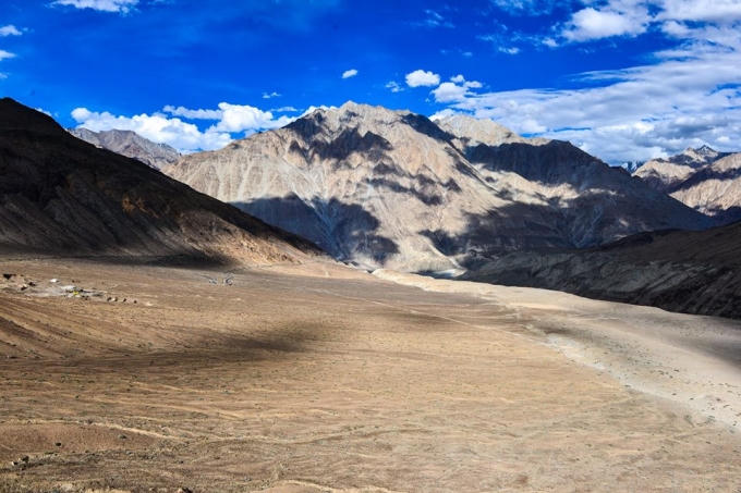 Bầu trời ở Hymalaya dường như trong xanh hơn ở bất cứ nơi nào.