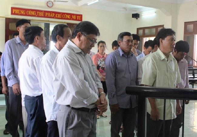 15 bị cáo. (Ảnh: Người Lao Động).