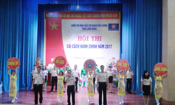 Phần thi chào hỏi của Cục THADS tỉnh Lâm Đồng.