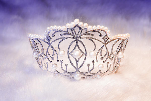 Cận cảnh vương miện Hoa Hậu Ho&agrave;n Vũ Việt Nam 2017 trị gi&aacute; 2,7 tỷ đồng