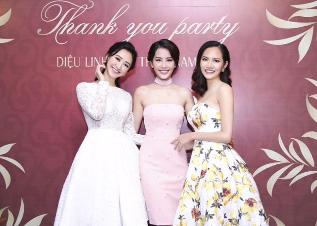 Trong buổi tiệc, cả 3 người đẹp đều diện những bộ trang phục của DiLi by Diệu Linh - thương hiệu thời trang do chính Hoa hậu Đông Nam Á Diệu Linh làm chủ và tự tay thiết kế. Mỗi người một kiểu dáng trang phục, một màu sắc khác nhau nhưng ai nấy cũng thật xinh đẹp, yêu kiều và quyến rũ.