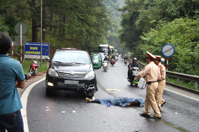 Sau va chạm với ôtô, 1 người thiệt mạng.