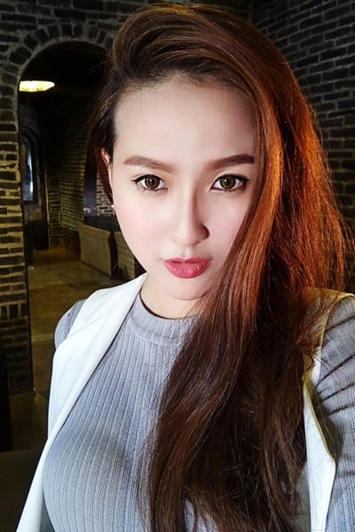 Khánh Ngân đến từ Đồng Nai, sở hữu gương mặt xinh đẹp và cuốn hút.