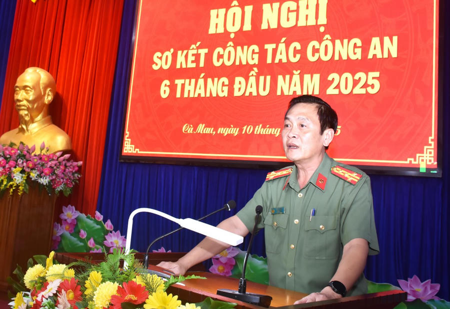 Đại tá Hồ Việt Triều - Ủy viên BTV Tỉnh ủy, Bí thư Đảng ủy, Giám đốc Công an tỉnh Cà Mau phát biểu kết luận Hội nghị.