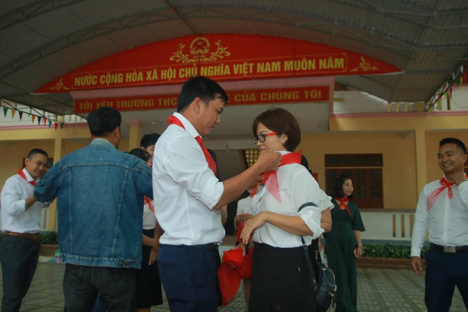 Bức thư gửi thầy c&ocirc; gi&aacute;o cũ sau gần 20 năm gặp lại