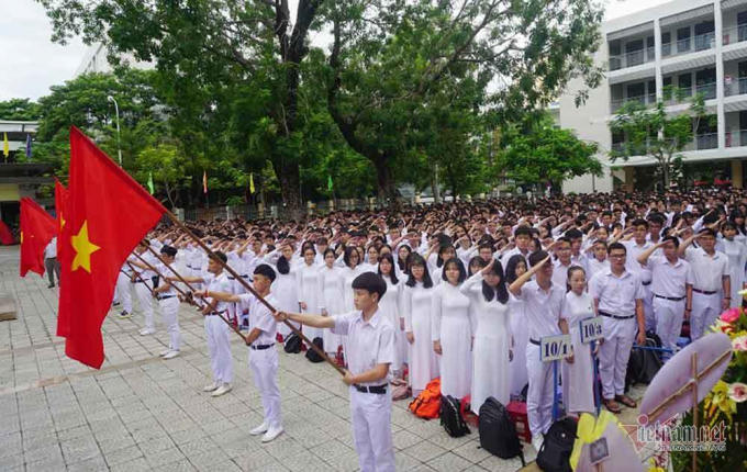 hinh-anh-don-tim-cua-cac-nu-sinh-trong-ngay-khai-giang-11