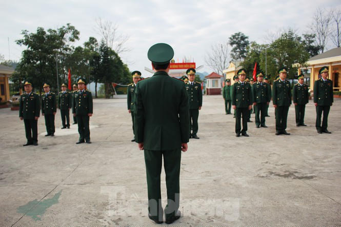 Lễ 'Chào cờ chủ quyền' thiêng liêng ngày đầu năm mới ở nơi biên thùy - ảnh 1