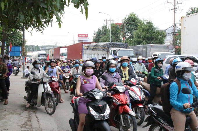 Vụ tai nạn khiến giao thông qua khu vực gặp nhiều khó khăn.