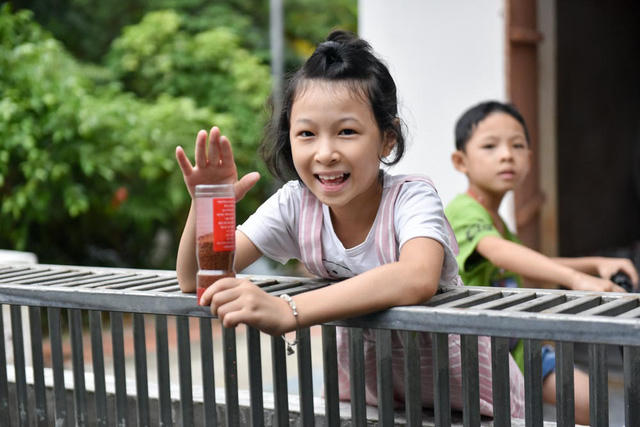 Chuyện tình kỳ lạ của ông lão 90 tuổi và người vợ kém… 52 tuổi