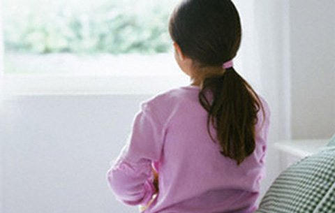 Mỗi năm có khoảng 1.000 em bị xâm hại tình dục. (Hình minh họa)