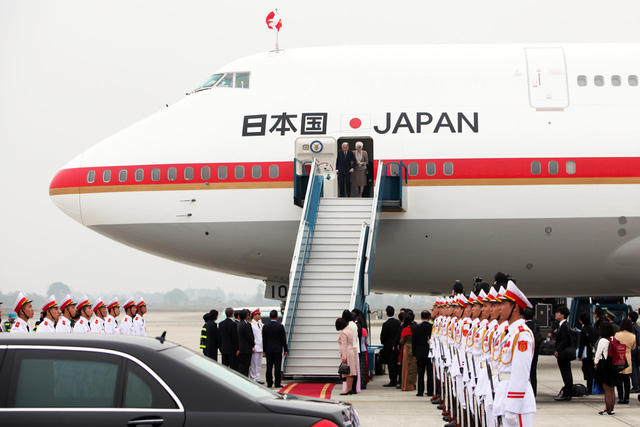 Nghi thức đón nguyên thủ quốc gia được chuẩn bị tại chân máy bay, sân bay quốc tế Nội Bài.