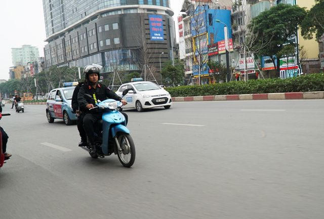 Cũng theo Trung t&aacute; Đ&ocirc;, kế hoạch n&agrave;y sẽ được duy tr&igrave; đến hết th&aacute;ng 12/2019 với mục ti&ecirc;u xử l&yacute; nghi&ecirc;m h&agrave;nh vi vi phạm, n&acirc;ng cao &yacute; thức chấp h&agrave;nh Luật giao th&ocirc;ng đường bộ v&agrave; đảm bảo ATGT tr&ecirc;n địa b&agrave;n th&agrave;nh phố, trọng điểm l&agrave; khu đ&ocirc;ng d&acirc;n cư v&agrave; quanh c&aacute;c trường học.