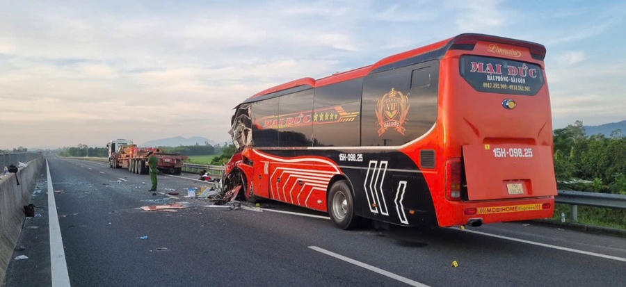 Hiện trường vụ tai nạn nghiêm trọng làm 2 người tử vong vào rạng sáng ngày 19/6/2025 - Ảnh Công an Quảng Nam.