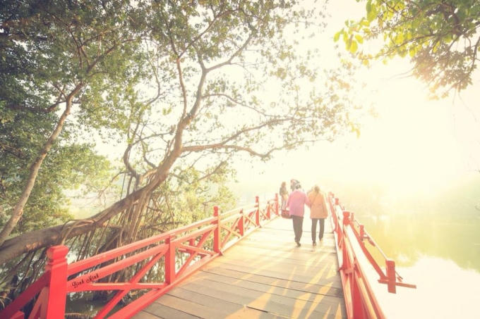 Tìm sự bình yên trong tâm hồn với phong tục đi lễ đầu năm của người Hà Nội. Ảnh: Nguyễn Bình Minh