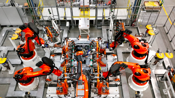 Nhà máy được trang bị hệ thống dây chuyền sản xuất hiện đại với mức độ tự động hóa cao. Ảnh: Đỗ Phương.